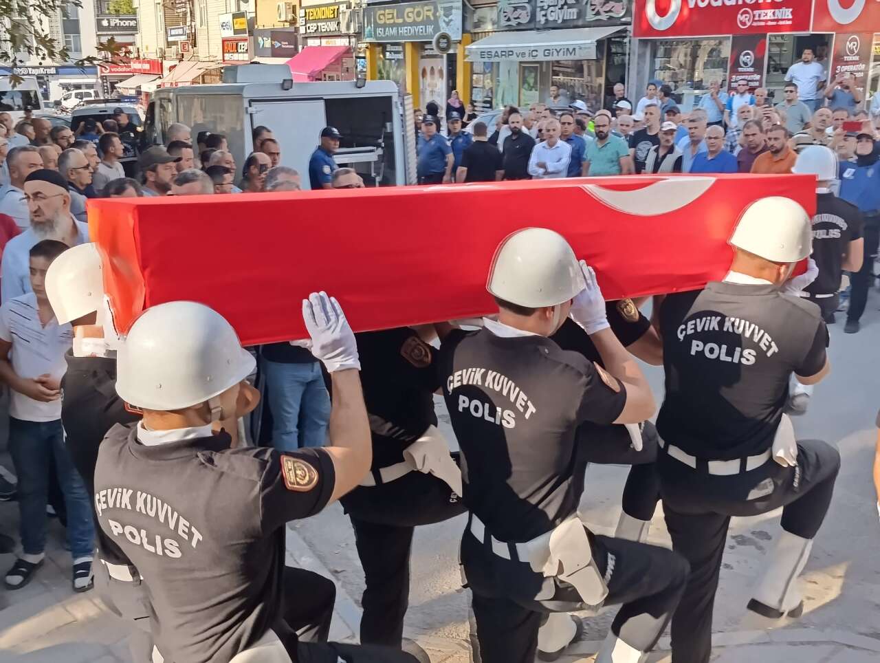 Konya’da hayatını kaybeden polis memuru son yolculuğa uğurlandı 8